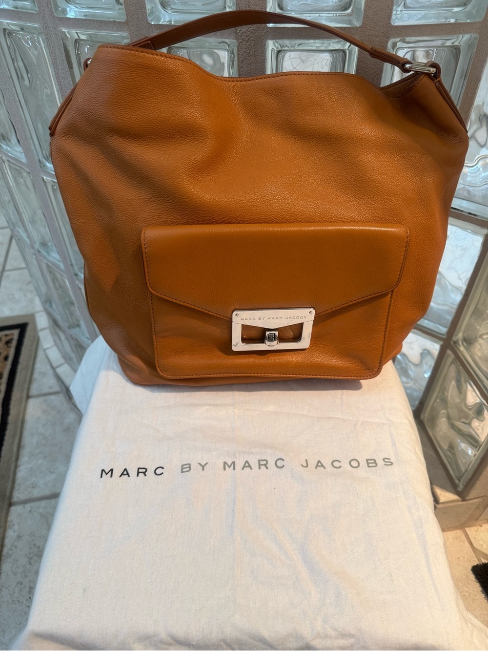 Marc by Marc Jacobs Bianca Leather Hobo Bag in Tan/Cognac Brown Pebble Leather. - Picture 3 of 17